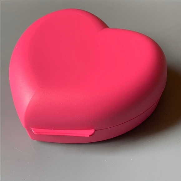 Tupperware Hinged Pink Heart Container 💓 - Picture 3 of 6
